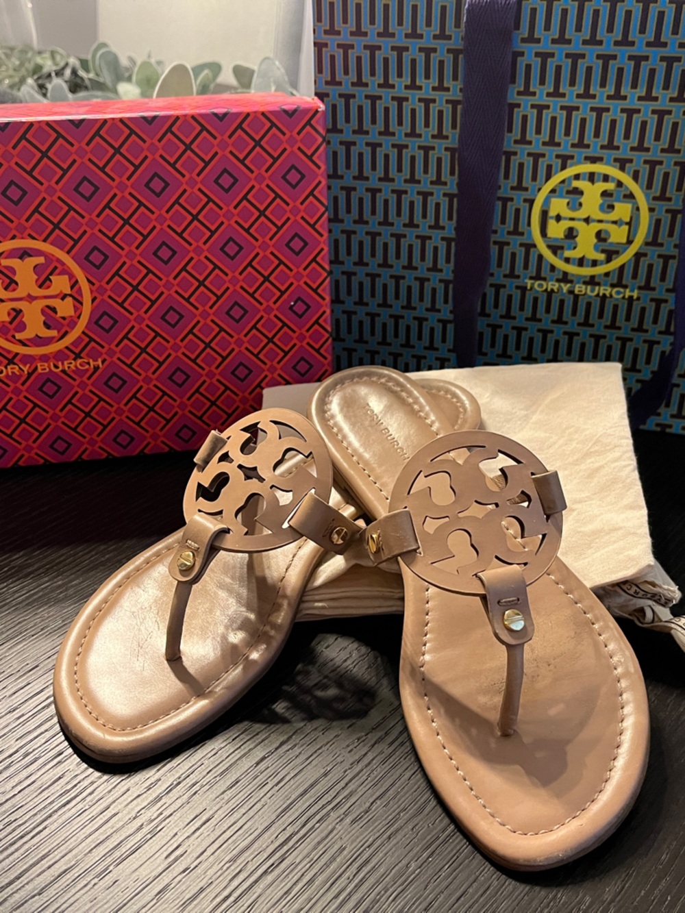 Tory Burch Beige Leather Logo Thong Sandals size 7 1/2